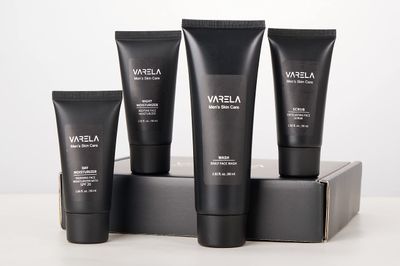 VARELA - Premium Men&#39;s 4pc Skin Care Set Men&#39;s Face Scrub Men&#39;s Morning Moisturizer with SPF20 and Men&#39;s Evening Moisturizer Men&#39;s Face Cleanser 1 Month Supply
