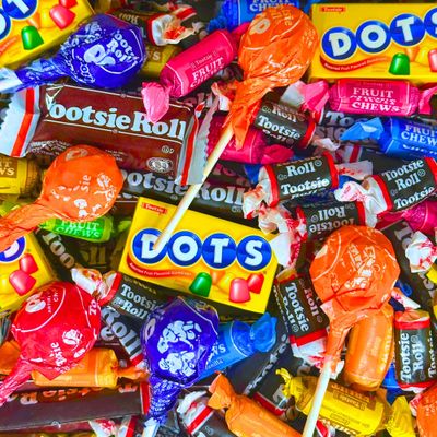 Tootsie Roll American Vintage Mix Assorted Candy Sampler Variety Pack Tootsie Pops, Fruit Chews, Tootsie Rolls Dots Fun Size Peanut Gluten Free Treats (1-Lb)