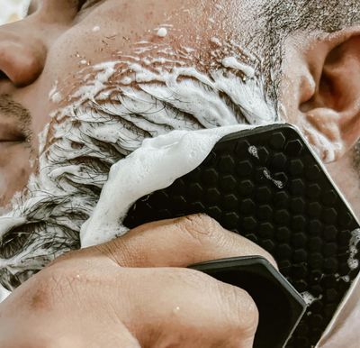 The BEARD BLACK Silicone Beard Scrubber, Facial Hair Exfoliator Brush, Deep Cleans, Removes Beardruff Dandruff, Unclogs Pores Helps Hair Growth, Soft-Touch Shower Bathroom Accessory for Men