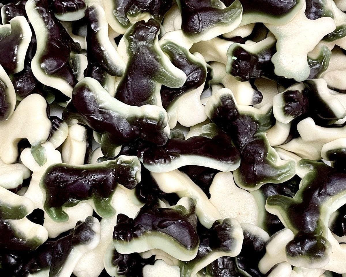 Bayside Candy Gummy Cows - Black and White Gummi Cows (1LB)