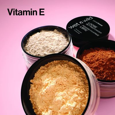 wet n wild Photo Focus Loose Baking Setting Powder, Highlighter Makeup, Fair to Medium Tan Skin Tones, Translucent