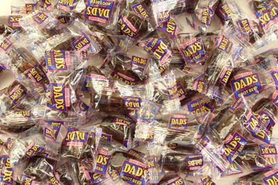Dad&#39;s Sugar Free Root Beer Barrels Hard Candy - 1.5 Pounds - Keto Kosher Individually Wrapped Old Fashioned Bulk Candies Discs Buttons Bon Bons