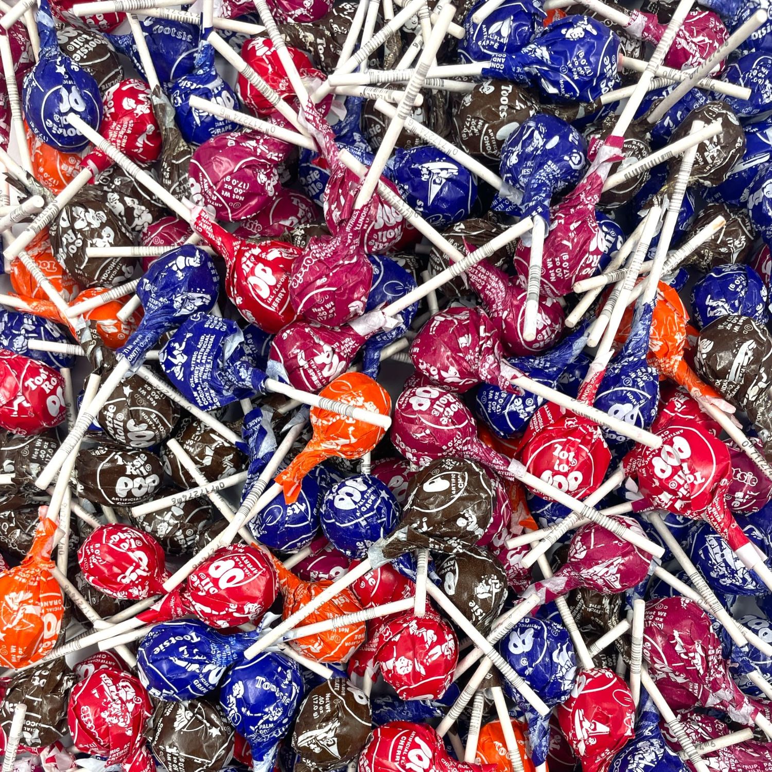 Assorted Pops 140 Piece Bulk Wholesale Candy Pack Individually Wrapped Lollipops - Resealable Shareable Packaging - Approx. 6 Lbs (96 oz) of Pops!