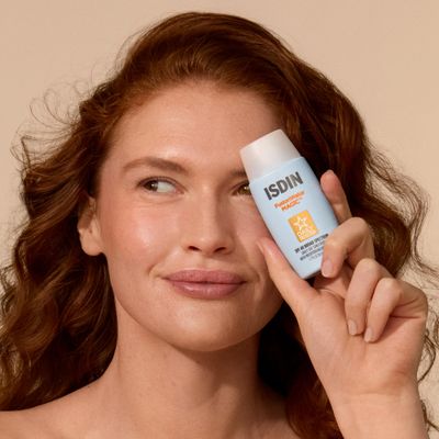 Fusion Water MAGIC, Ultralight Broad Spectrum SPF 40 Sunscreen with Hyaluronic Acid and Vitamin E, 50ml