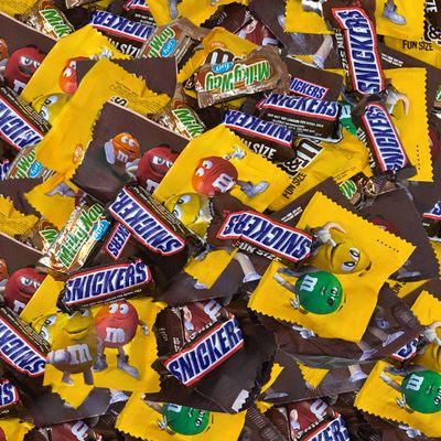 ASSORTIT X Mars Collab Holiday Mix - Peanut Chocolate Favorites Sampler Variety Pack, 1.5 Lb Assortment - Snickers, Peanut MMs, Milky Way Fun Size, Individually Wrapped