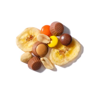 Yupik Jukebox Mix, 6.5 Oz, Kosher, Chocolatey Sweet Snacks, Elvis Sandwich Inspired Flavors, Retro Snack, Blend of Crunchy Bananas, Peanut Butter Cups Candies, Chocolate Truffles, Party Snack