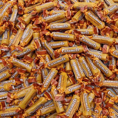 Caramel Candy Classic Vanilla 1 lb - Bulk Candy in Resealable Bag, Individually Wrapped for Freshness, Soft Chewy, Gluten Free