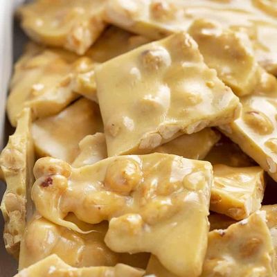 Old Fashioned Home Made Style Traditional Peanut Brittle, Bulk Candy (2 Pound)