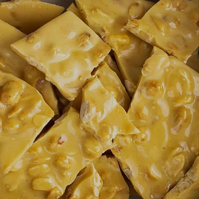 Old Fashioned Home Made Style Traditional Peanut Brittle, Bulk Candy (2 Pound)