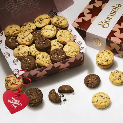 Bonsela Christmas Cookies, Bakery Fresh Gourmet 28pc Chocolate Chip Cookies Gift Box, Choco-Chocolate Chip, Brown &amp; White Chip - Homemade Cookies Gift Basket, Get Well, Thank You, Holiday, Mothers Day