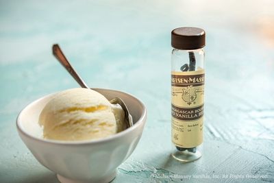 Nielsen-Massey Madagascar Bourbon Vanilla Beans for Baking and Cooking, 2-Bean Vial with Gift Box