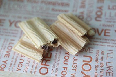 Crown Cream Filled Wafer Cookies with Hazelnut 142g White, 1 Pack