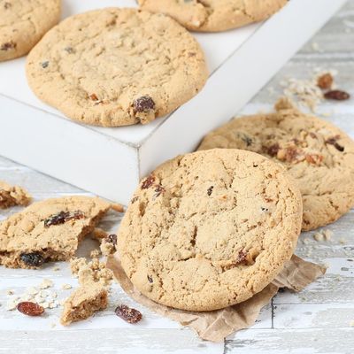 Dulcet Gift Baskets 12 Old Fashioned Fresh Baked Oatmeal Raisin Breakfast Cookies -Gourmet Kraft Box Certified Kosher- Birthday, Sympathy or Thank You