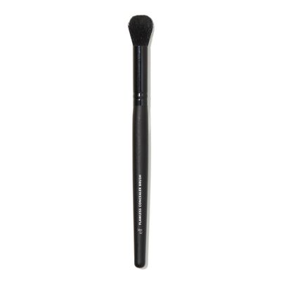 e.l.f. Flawless Concealer Brush, Round Shaped Brush For A Smooth, Airbrushed Look, Great For Blending &amp; Highlighting, Vegan &amp; Cruelty-Free