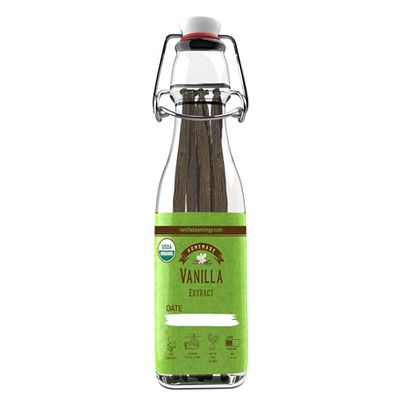 Homemade Vanilla Extract Kit DIY 1 Ounce of Premium Organic Madagascar Grade A Vanilla Beans 6-7 inches Appoximately 8-10 Beans with 8.5 oz Swing Top Glass Bottle