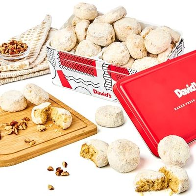David&#39;s Cookies Butter Pecan Meltaways Sweet Sampler Tin - Butter Cookies with Crunchy Pecans, Soft, And Melt In Your Mouth Flavorful Cookies - Delicious Gourmet Food Gift For All Occasions 16oz