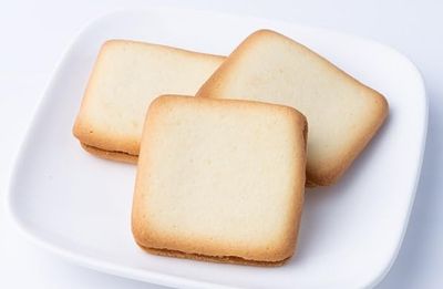 Languly Assortment 2Types Japanese Langdosha Cookie Itoseika With MAIKO sticker Pio big bazar