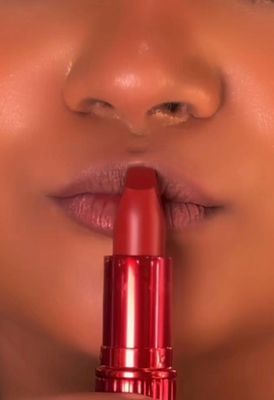 CHARLOTTE&#39;S NEW! HOLLYWOOD BEAUTY ICON LIPSTICK MATTE REVOLUTION - MARK OF A KISS