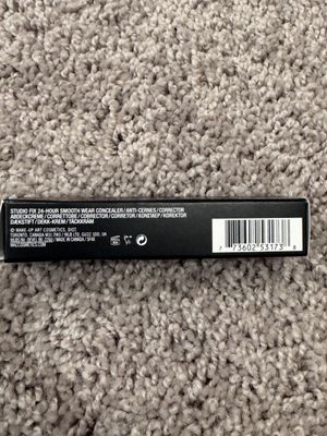 MAC Studio Fix 24-Hour Smooth Wear Concealer NW42