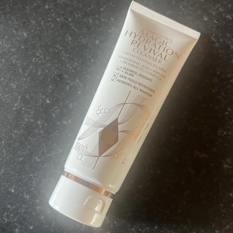 Kits CHARLOTTE&#39;S NEW MAGIC HYDRATION REVIVAL CLEANSER 120 ML