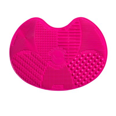Sigma Beauty Makeup Brush Cleaner Mat - Sigma Spa Express Silicone Makeup Brush Cleaning Mat with Suction Cups for Cleaning Makeup Brushes, Compact Design Fit for Any Travel Makeup Kit Pink