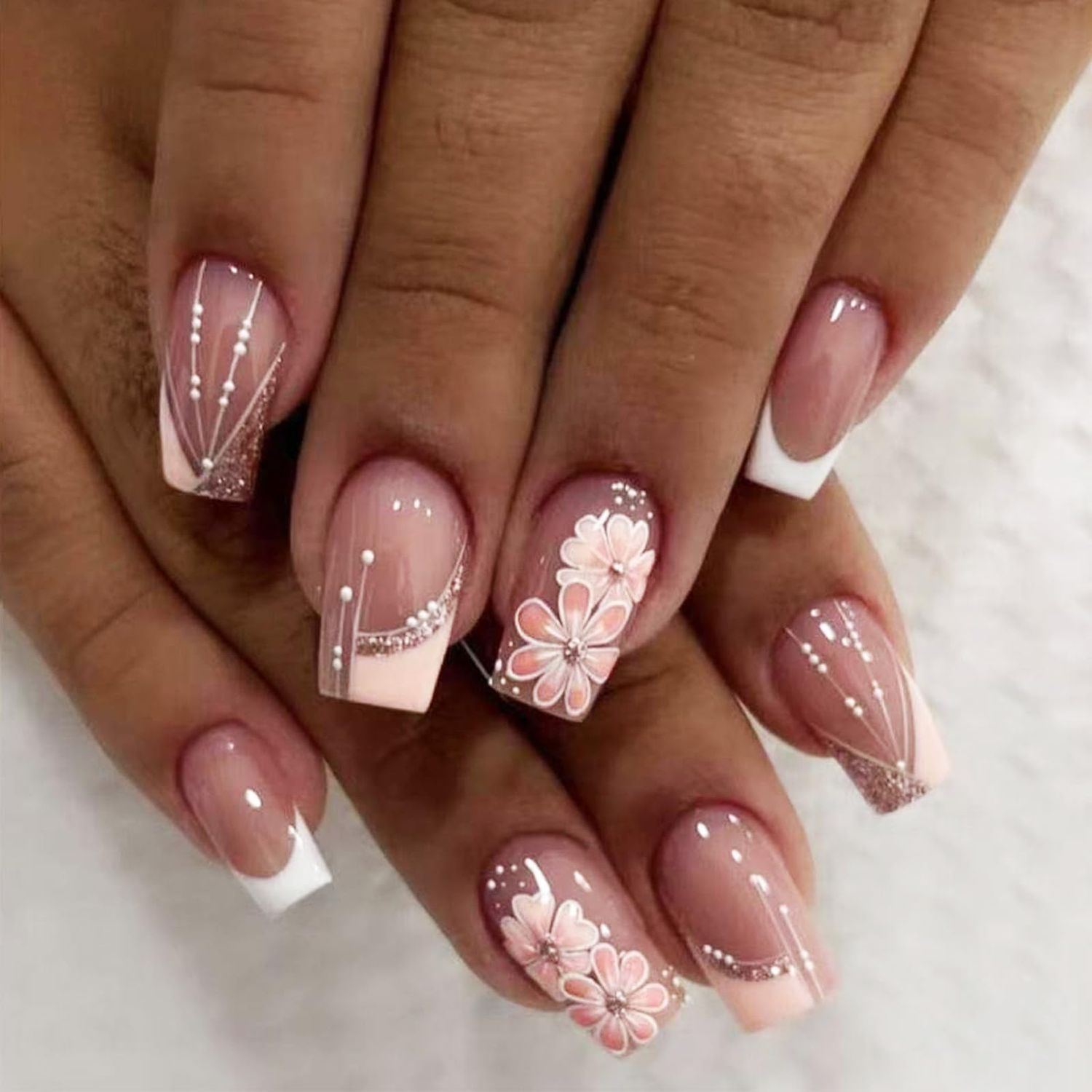 24Pcs Summer Flower Fake Nails White French Press on Nails Medium Square Acrylic Full Cover False Nail Glossy Gold Glitter Stick on Nail Curve Line Gel Glue on Fingernails for Holiday Manicure Art