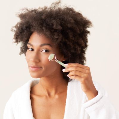 Plum Beauty Jade Roller for Face - Improves Skin Tone and Blood Circulation - Skin Care Face Roller Reduces Under-Eye Puffiness and Dark Circles