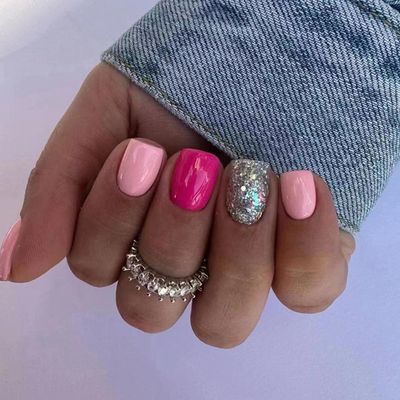 24 Pcs Pink Press on Nails Short Square - YIHONGYAN Spring Fake Nails Press ons Nails Acrylic Nail Kit Full Cover False Nails with Sequins Glossy Glue on Nails Art Stick on Nails for Women Manicure