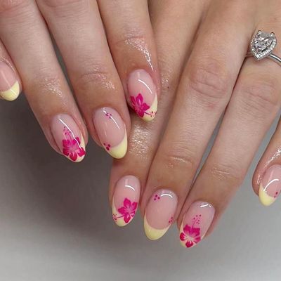24Pcs French Tip Press on Nails Short Almond Fake Nails Pink Flower Nails Tips Yellow French Glue on Nails Hibiscus Floral Nails Design Full Cover Acrylic False Nails for Women Flowers Nail Art Kit