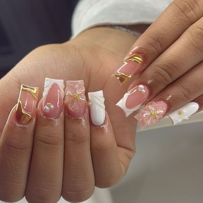 3D Flower Press on Nails Square Medium Fake Nails White French Tip False Nails with White Floral Designs Cute Acrylic Nails Press ons Summer Glue on Nails Reusable Stick on Nails for Women 24Pcs