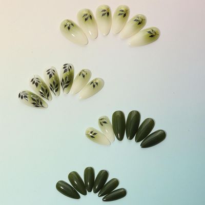 Almond Press on Nails Medium Green Fake Nails with Green Leaf Design Gold Foil False Nails Spring Summer Glue on Nails Green Leaves Artificial Stick on Nails for Women Girls Manicure Accessories 24Pcs