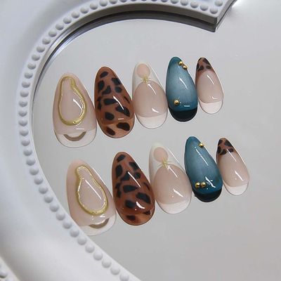RikView Almond Press on Nails Medium Fake Nails with 3D Design Nude Nails Glossy Full Cover Nails 24 PCs/Set