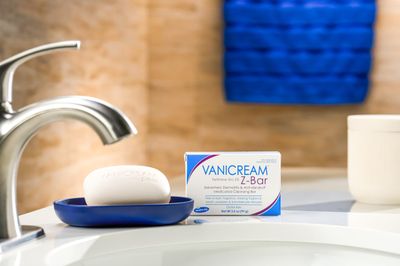 Vanicream Z-Bar, Seborrheic Dermatitis & Anti-dandruff Medicated Cleansing Bar, 2 Pyrithione Zinc Z-Bar Helps Relieve Itching, Redness and Flaking, 3.5 OZ