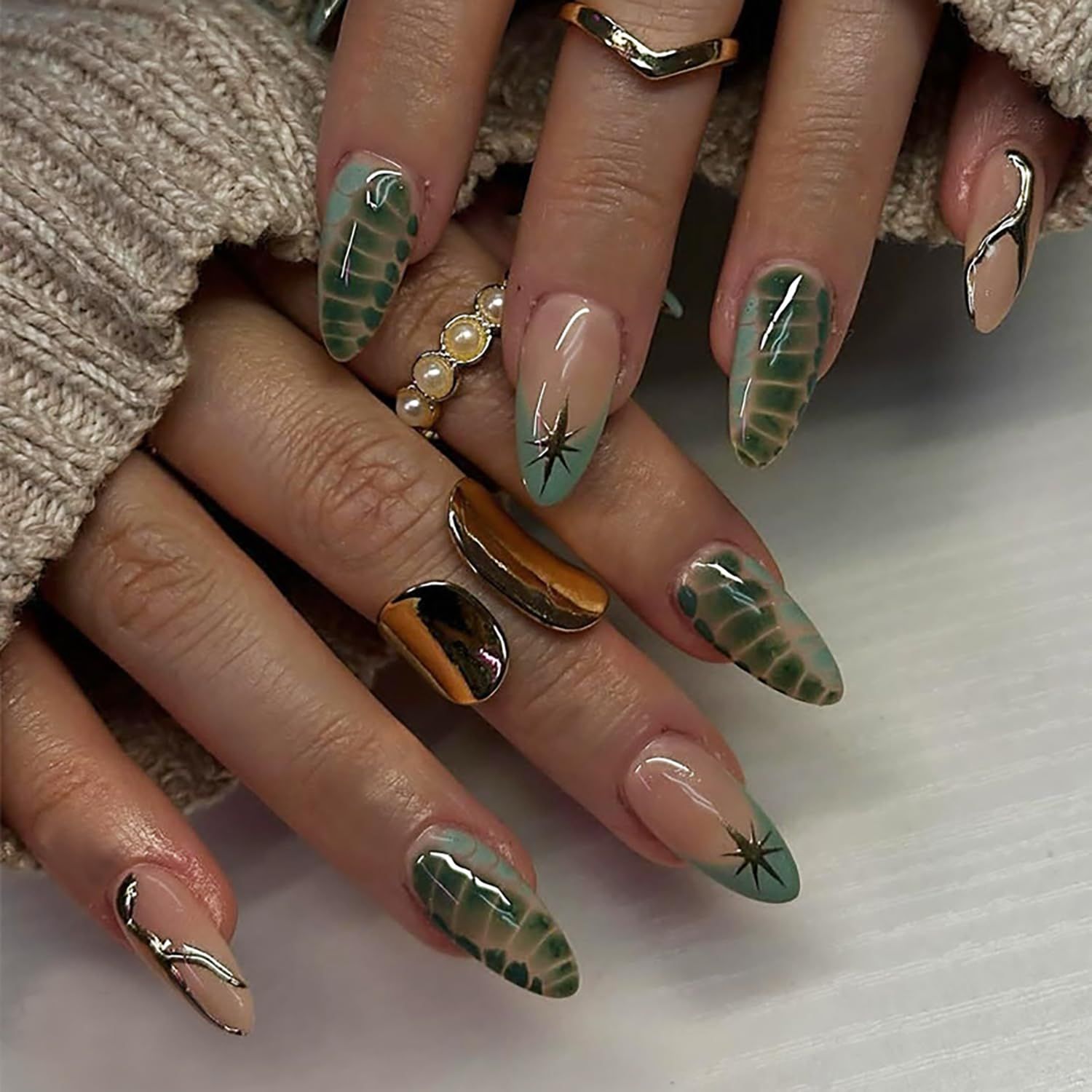 LOPMNGHT Press on Nails Medium Almond False Nails Stars Design Full Cover Coffin Nails Green French Artificial Stick on Nails Glossy Glue on Nails for Women DIY Manicure Kit 24Pcs