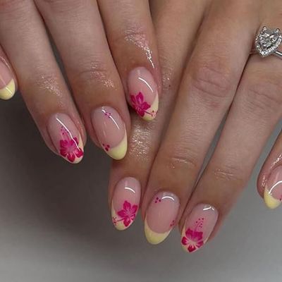 French Press on Nails Short Oval Fake Nails with Designs French Tip Nails Red Hawaii Flower Pattern Summer Glue on Nails Almond Shape Acrylic False Nails Tip Reusable Stick on Nails for Women 24PCS