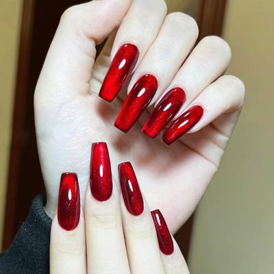 KKUUOO Wine Red Press on Nails Medium Coffin Fake Nails Gradient Design False Nails Shiny Acrylic Nails Full Cover Stick on Nails Christmas Press on Nails for Women Valentines Day Xmas Manicure