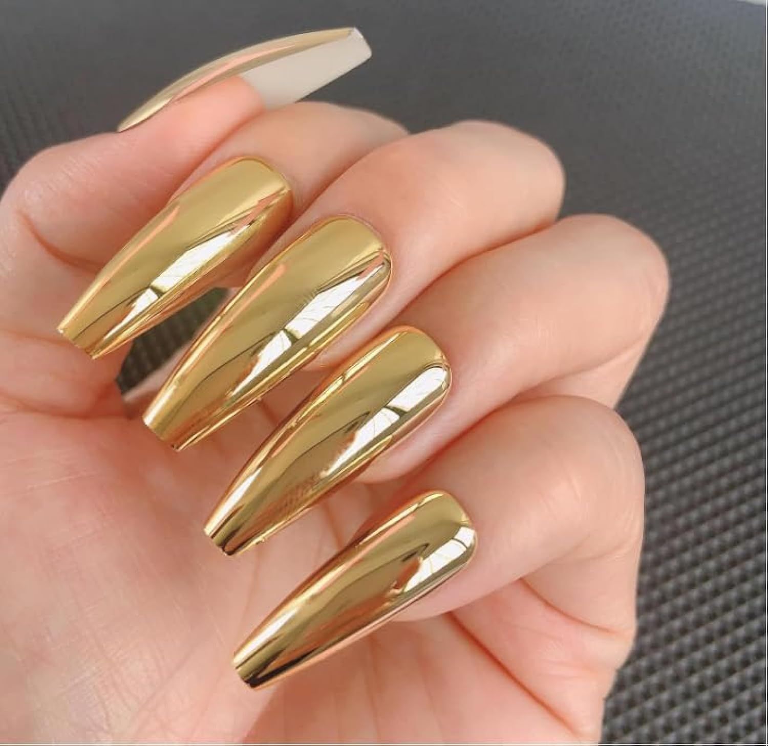 Metal Coffin Fake Nails Extra Long Gold Yellow Chrome Reflective False Press On Nails Mirror Punk Rock Acrylic Nails Full Cover Fingernails Decorations 24pcs