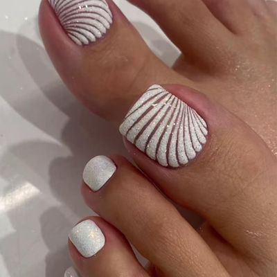 White Toe Press on Nails Short Toe Nail Press ons with Shell Pattern Designs Summer Press on Toenails for Women Square Fake Toe Nails Reusable Acrylic Toenails for Pedicure Decorations 24 Pcs