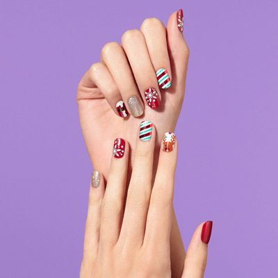 Dashing Diva Gloss Nail Strips - Santas Helper | UV Free, Chip Resistant, Long Lasting Gel Nail Stickers | Contains 32 Nail Wraps, 1 Prep Pad, 1 Nail File