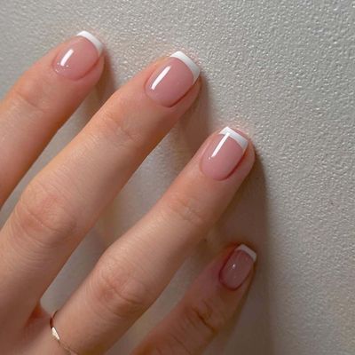 YoYoee Short Nude Nails Tips White French False Nails Square Press on Nails Full Cover Fake Nails for Women and Girls 24PCS