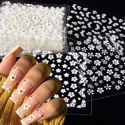 30Pcs/Set Glitter White Flower Nail Art Stickers, Small Floral Self Adhesive Nail Decals Nail Supplies White Flowers with Rhinestones Design- 3D Nail Stickers Wedding Foils for Woman Charm Decoration