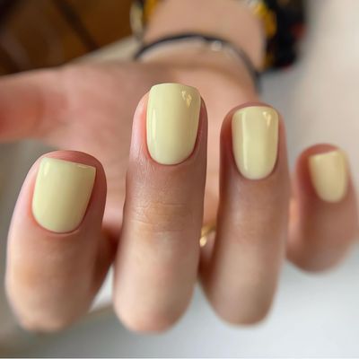 24Pcs Short Square Press on Nails Light Yellow Fake Nails Pure Color Short Fake Nail Tips Fall Artificial Nails Glossy Glue on Nails Short Square Shape Stick on Nails for Women