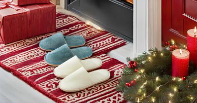 GONG GONG Non Slip Disposable Slippers, 6 Pairs, Washable, Reusable, Closed Toe, Crystal Velvet (BlueCream 6Pairs, Adult, Men, Large, Alpha, US Footwear Size System, Medium)