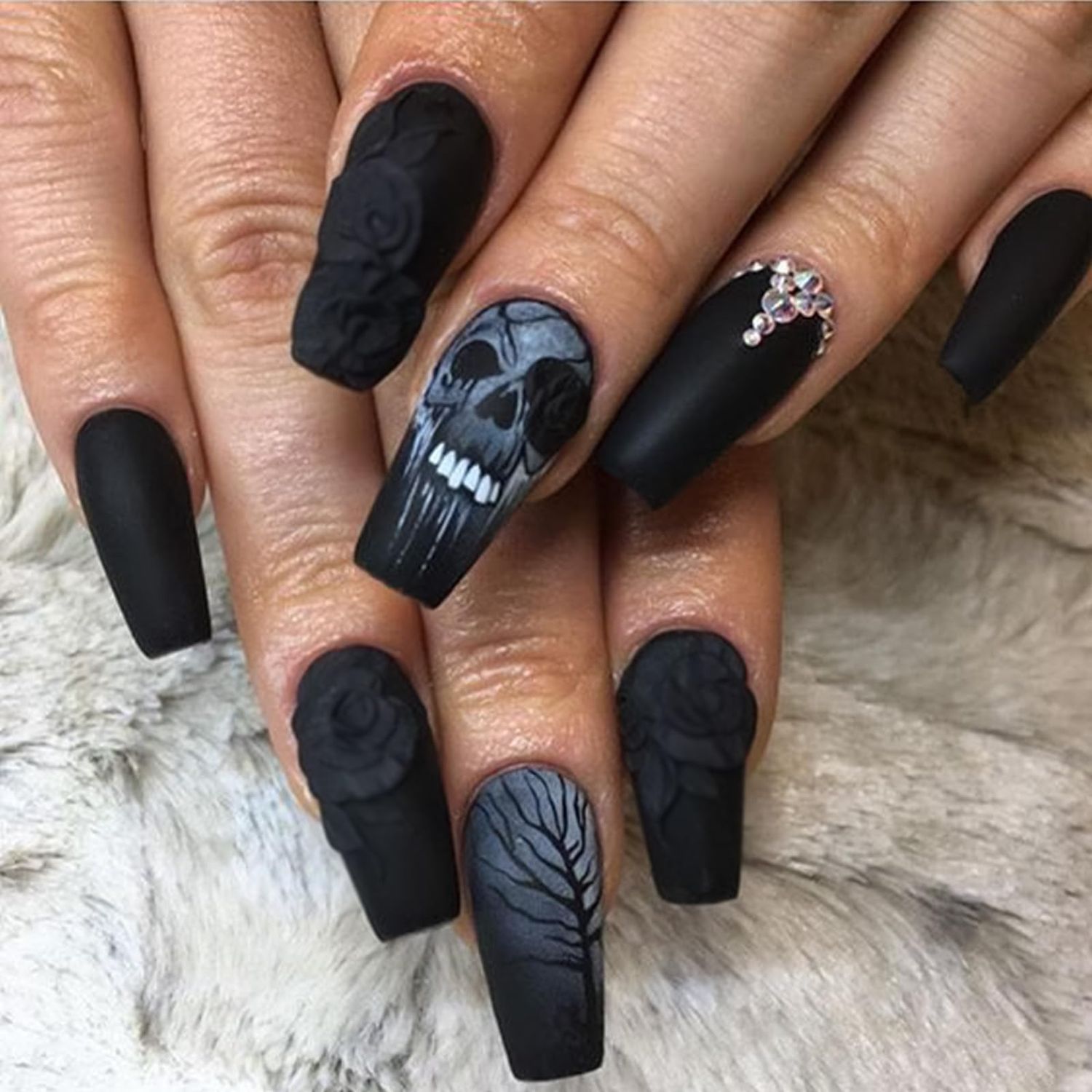 Halloween Press on Nails Medium Coffin Fake Nails 3D Rose Matte Black False Nails with Skull Rhinestone Design Scary Artificial Nails for Women
