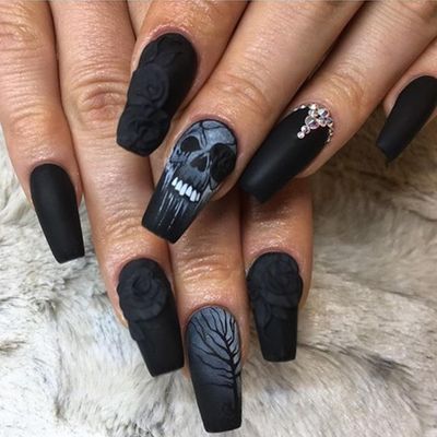 Halloween Press on Nails Medium Coffin Fake Nails 3D Rose Matte Black False Nails with Skull Rhinestone Design Scary Artificial Nails for Women