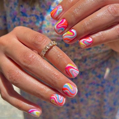 MERVF Square Press on Nails Short Fake Nails Rainbow Squoval Glue on Nails Press ons with Colorful Swirl Design 24pcs Glossy Acrylic Nails Cute Summer False Nails for Women