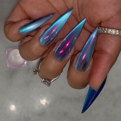 Stiletto Press on Nails Long Chrome Fake Nails Mirror Shine False Nails with Designs Colorful Chrome Glue on Nails Full Cover Acrylic Artificial Nails Long Stiletto Press on Nails for Women Manicure