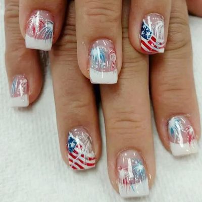 24Pcs Independence Day French Tip Press on Nails Short Square Fake Nails American Flag Design Glue on Nail Red Blue Fireworks Chrome False Nails Electroplating Acrylic Nails 4th of July Patriotic Nail