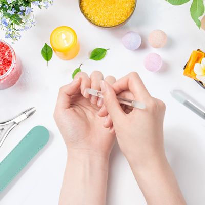2 Pcs Glass Cuticle Pusher with Leather Case, Glass Cuticle Stick Fingertip Precision Filing Cuticle Remover Etched Dual-Ended Manicure Stick