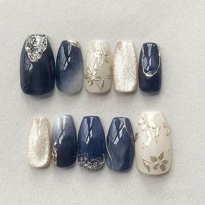 24Pcs Silver Flower Press on Nails Medium Coffin Fake Nails with 3D Embossed Peach Blossom Artificial Acrylic Nails Gradient Blue Marbling Glue on Nails White Glitter Full Cover False Nails Kit